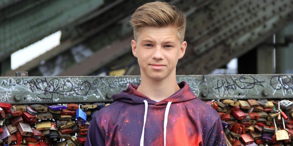boy-2420289_1280